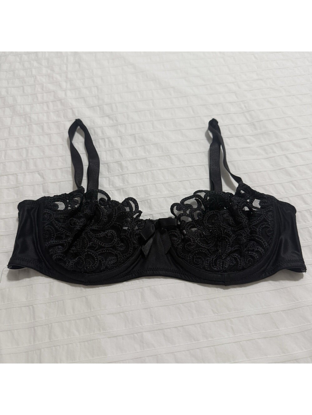 Victoria's Secret Black Guipure Lace Bra Sz 34B Unlined Underwire